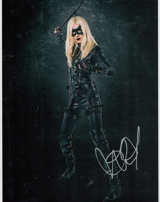 KATIE CASSIDY SIGNED LARGE 14X11 ARROW PHOTO (1)