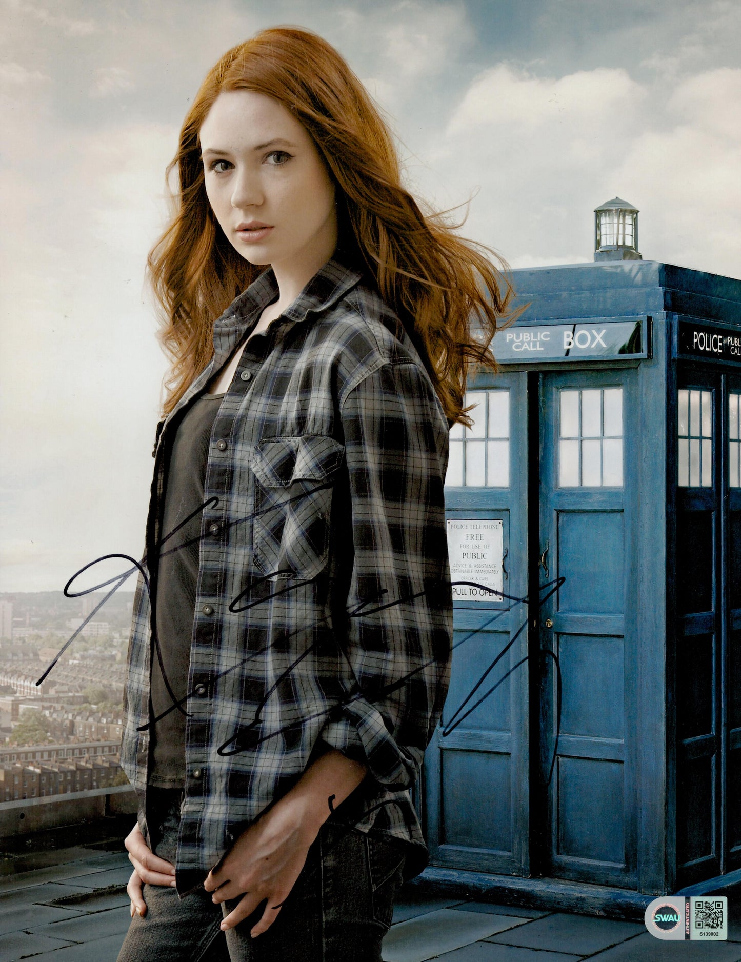 KAREN GILLAN SIGNED 14X11 PHOTO DR WHO ALSO SWAU