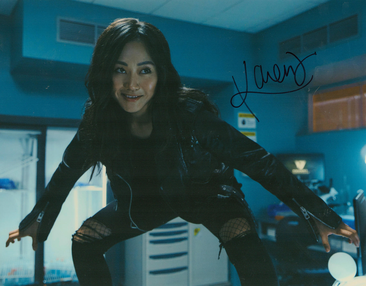 KAREN FUKUHARA SIGNED LARGE 14X11 THE BOYS PHOTO (2)