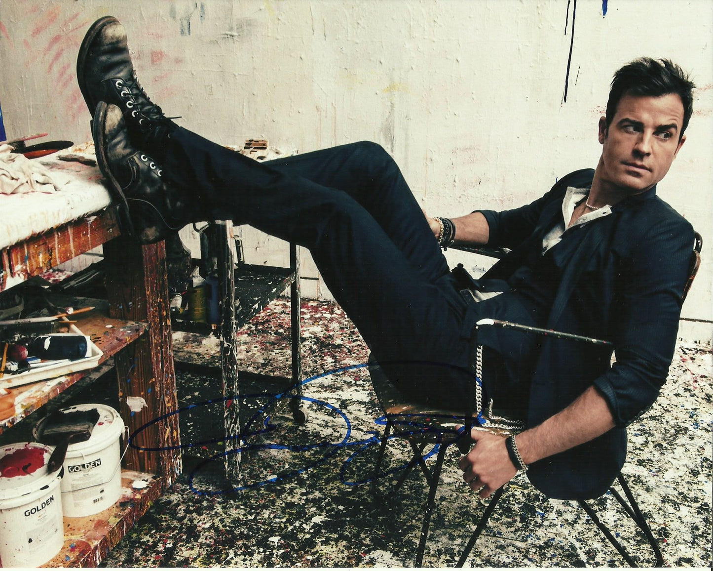 JUSTIN THEROUX SIGNED COOL 8X10 PHOTO (1)