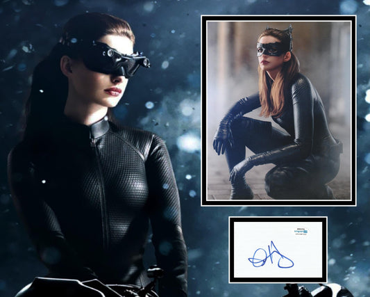 ANNE HATHAWAY SIGNED THE DARK KNIGHT RISES PHOTO MOUNT ALSO ACOA