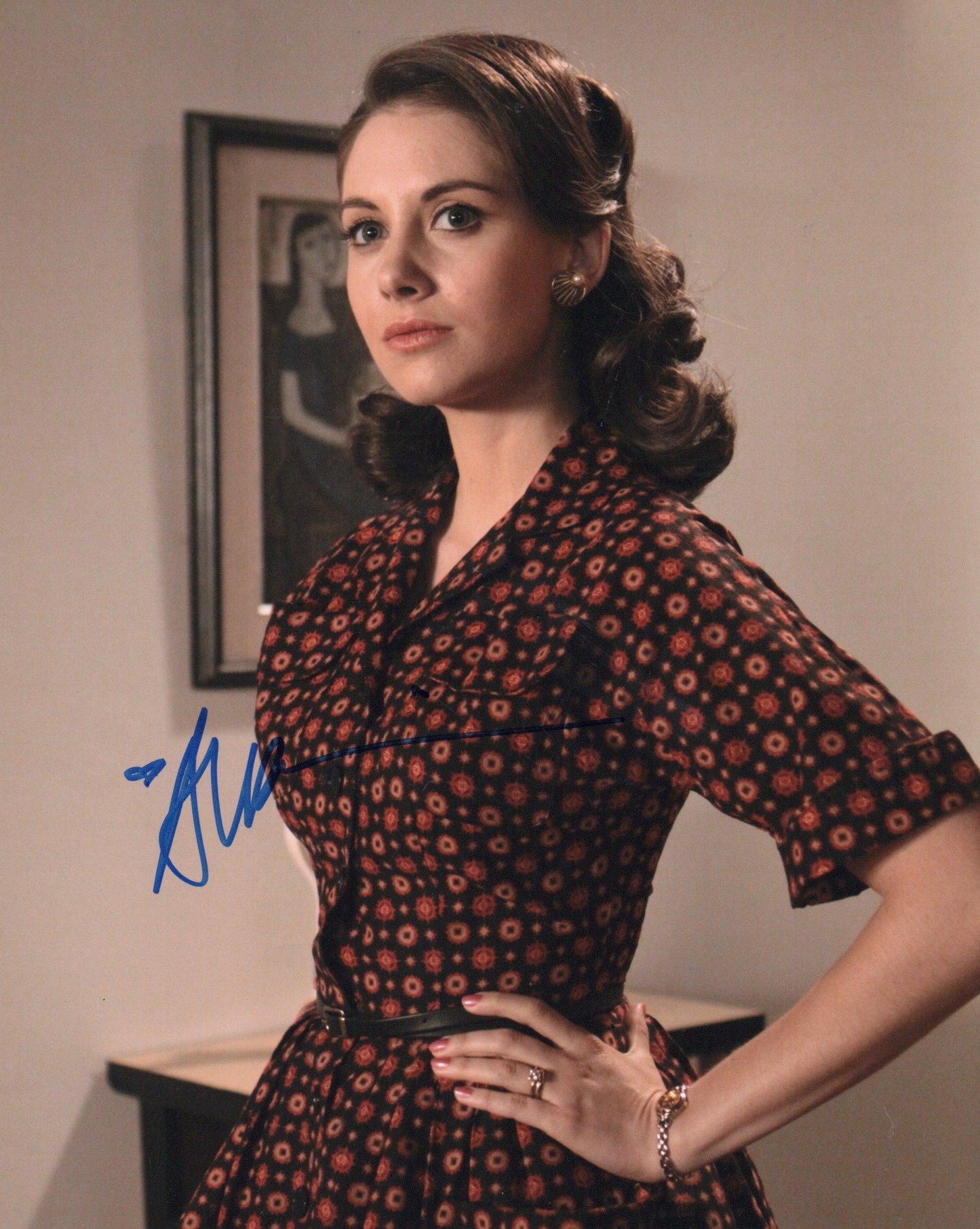 ALISON BRIE SIGNED MAD MEN 10X8 PHOTO (1)