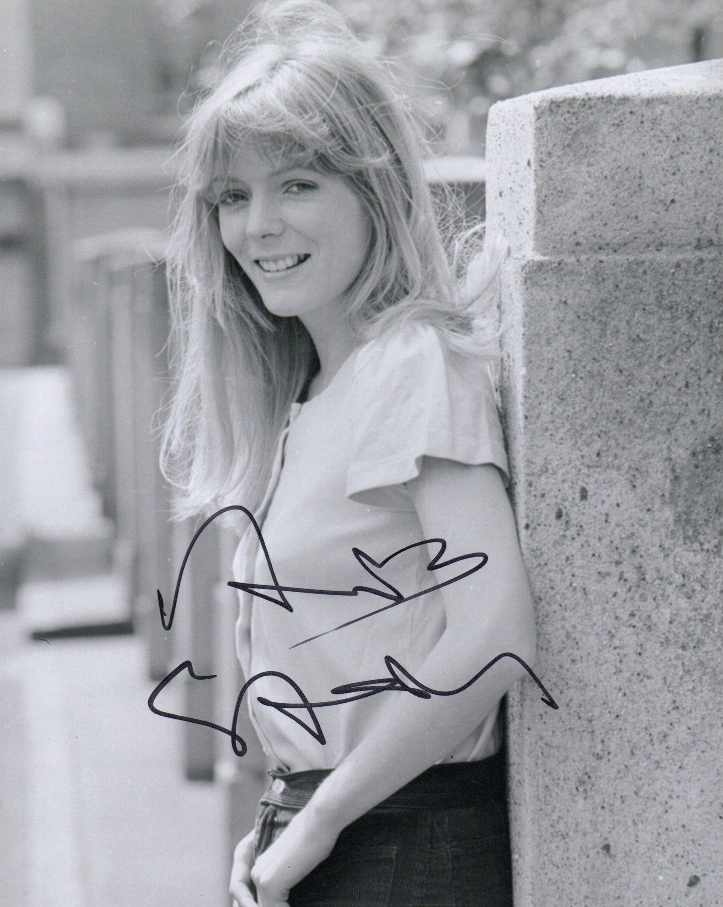 ALISON STEADMAN SIGNED YOUNG 10X8 PHOTO
