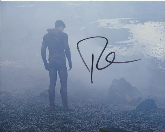 ROBBIE AMELL SIGNED THE FLASH 8X10 PHOTO