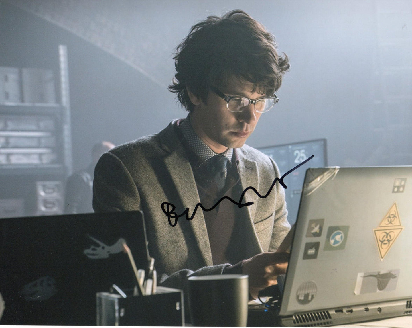 BEN WHISHAW SIGNED JAMES BOND 8X10 PHOTO (6)