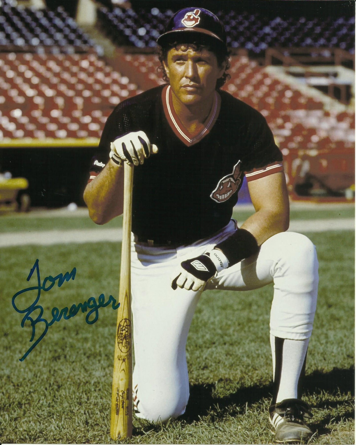 TOM BERENGER SIGNED MAJOR LEAGUE 8X10 PHOTO (1)