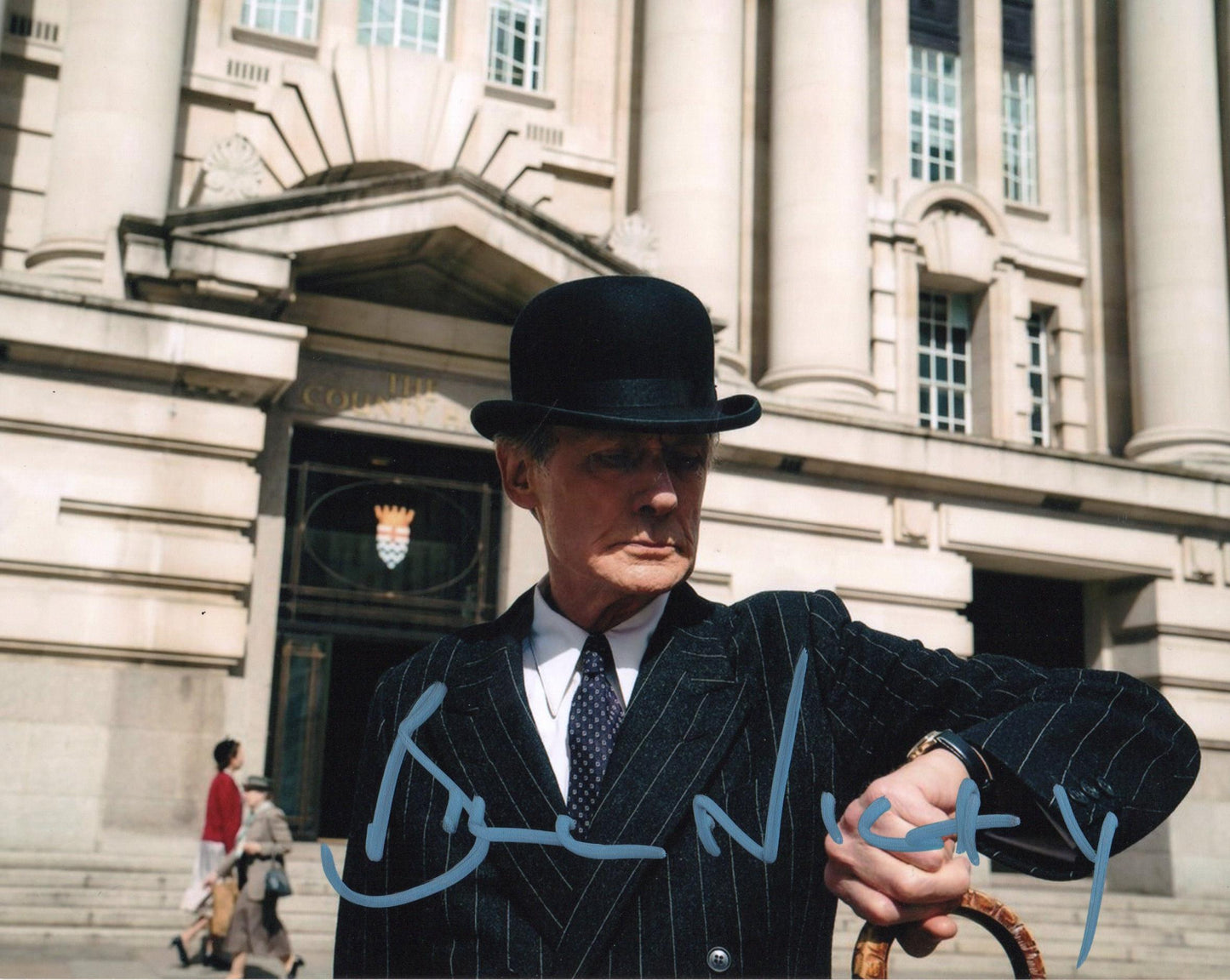 BILL NIGHY SIGNED LIVING 8X10 PHOTO