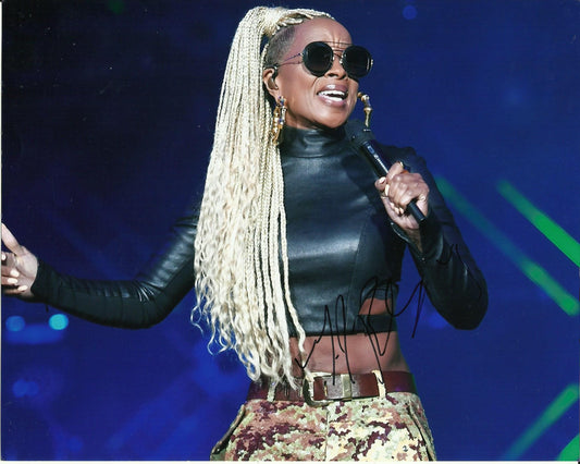 MARY J BLIGE SIGNED PERFORMING 10X8 PHOTO (2)