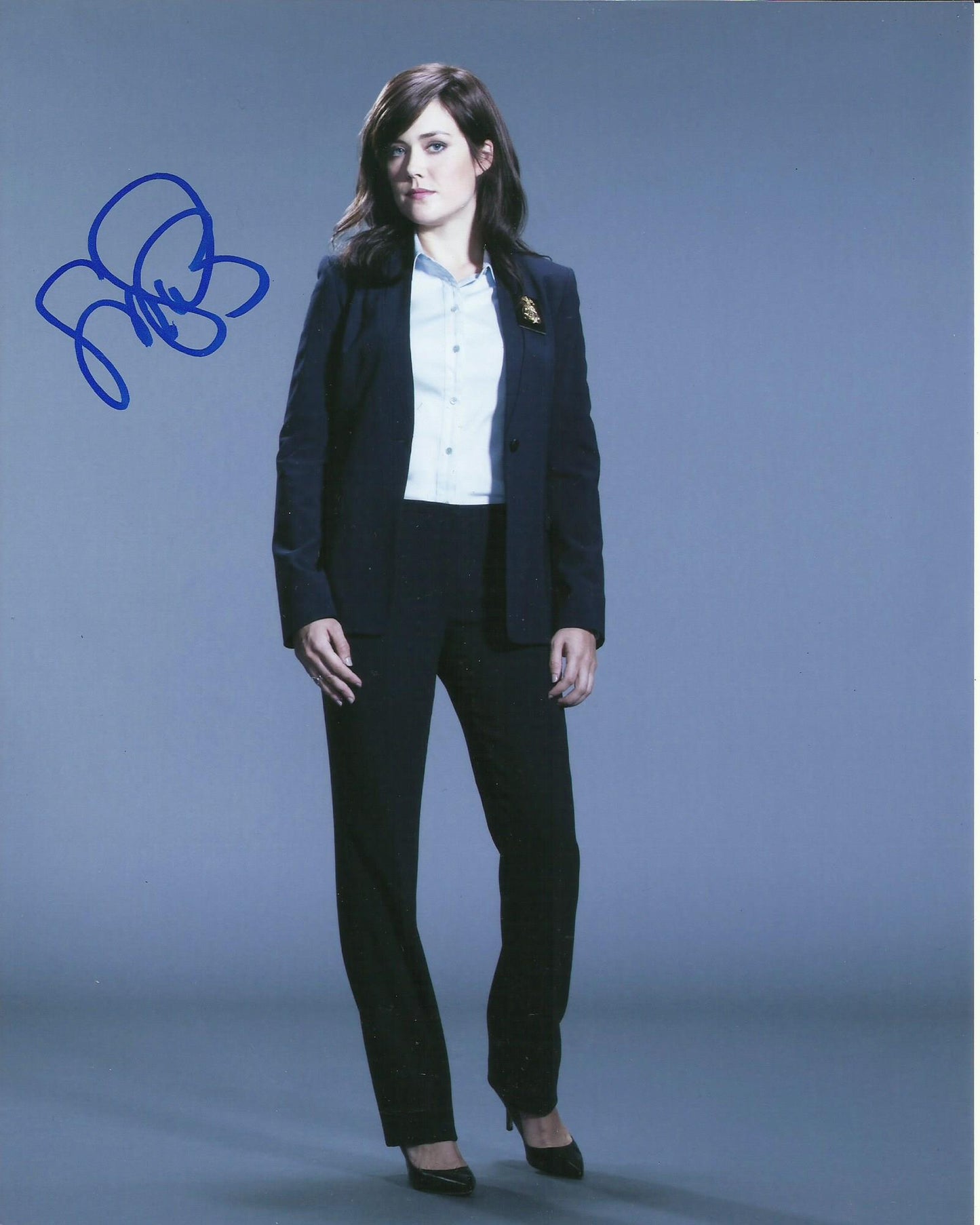 MEGAN BOONE SIGNED THE BLACKLIST 10X8 PHOTO (2)