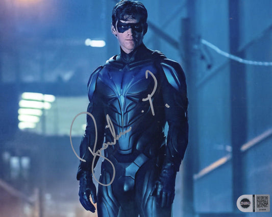 BRENTON THWAITES SIGNED TITANS 8X10 PHOTO (2) ALSO SWAU CERT