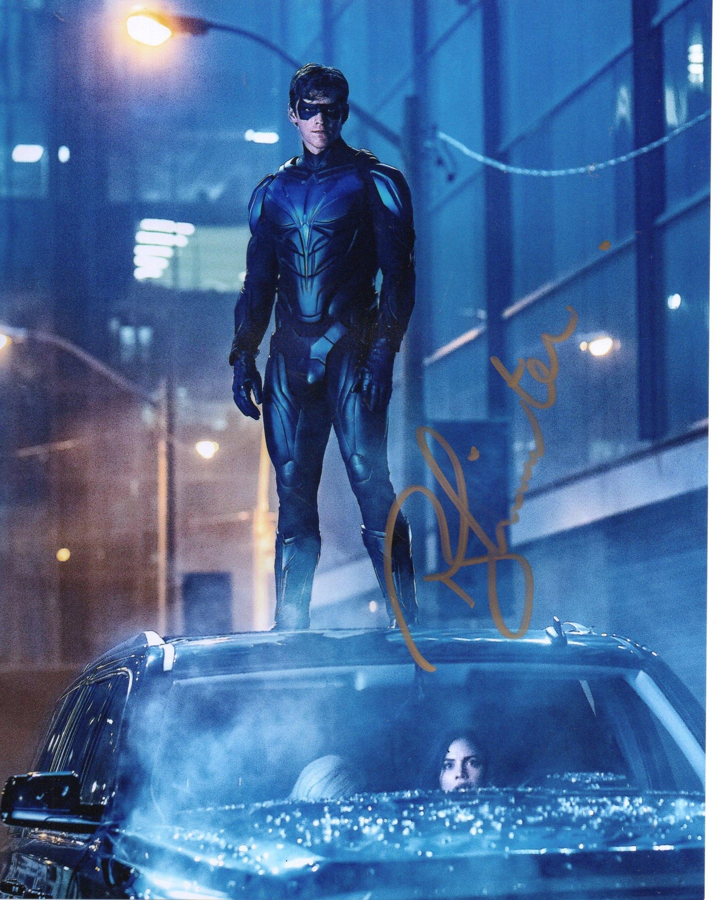 BRENTON THWAITES SIGNED TITANS 8X10 PHOTO (5)