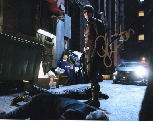 BRENTON THWAITES SIGNED TITANS 8X10 PHOTO (9)