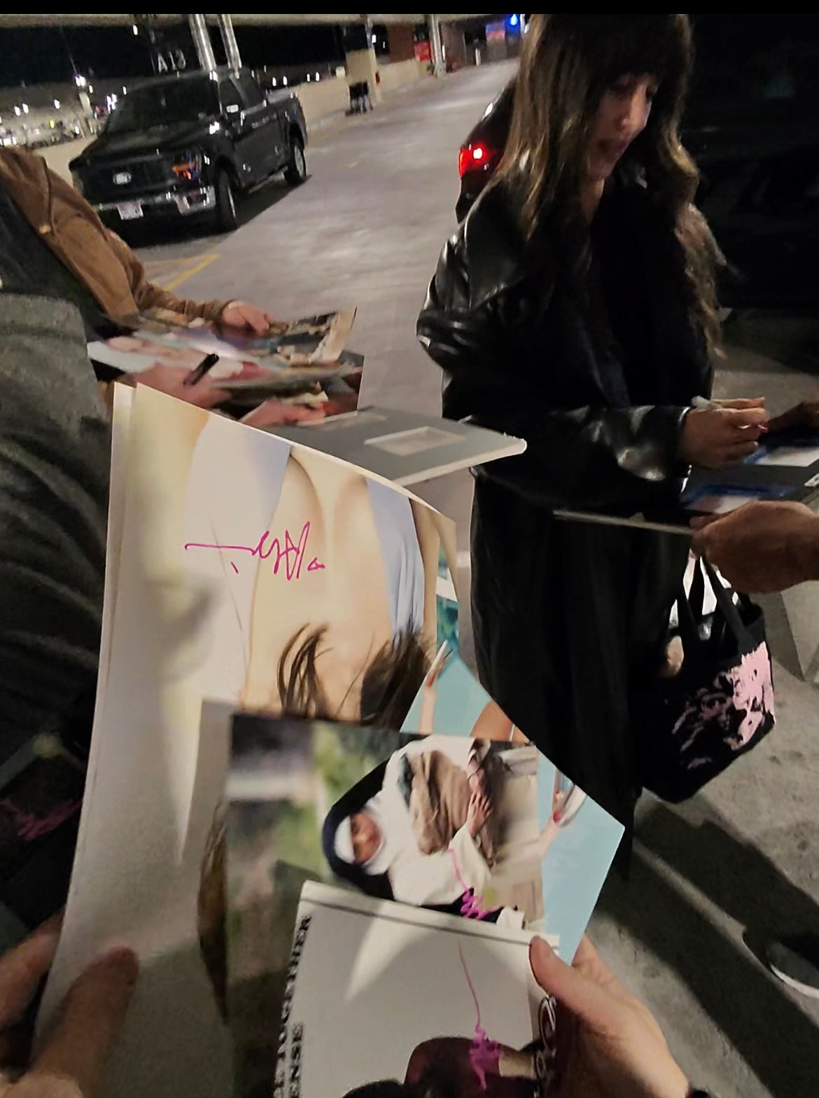 ALISON BRIE SIGNED COMMUNITY 10X8 PHOTO (1)