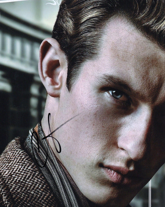 CALLUM TURNER SIGNED FANTASTIC BEASTS 8X10 PHOTO (4)