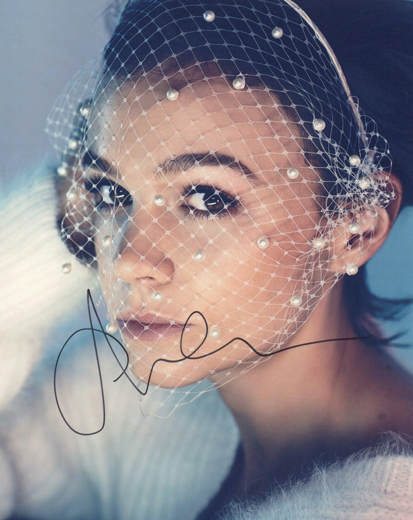 CAREY MULLIGAN SIGNED SEXY 10X8 PHOTO (1)