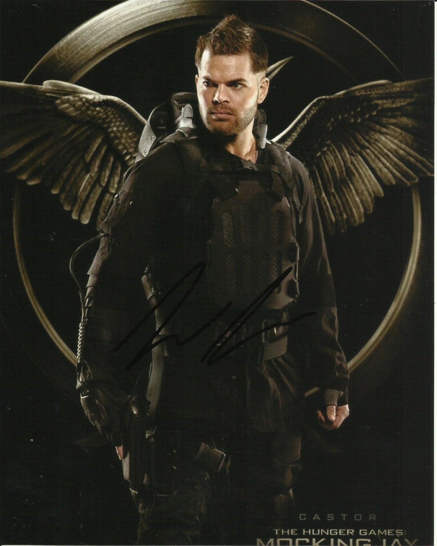 WES CHATHAM SIGNED HUNGER GAMES 8X10 PHOTO (2)