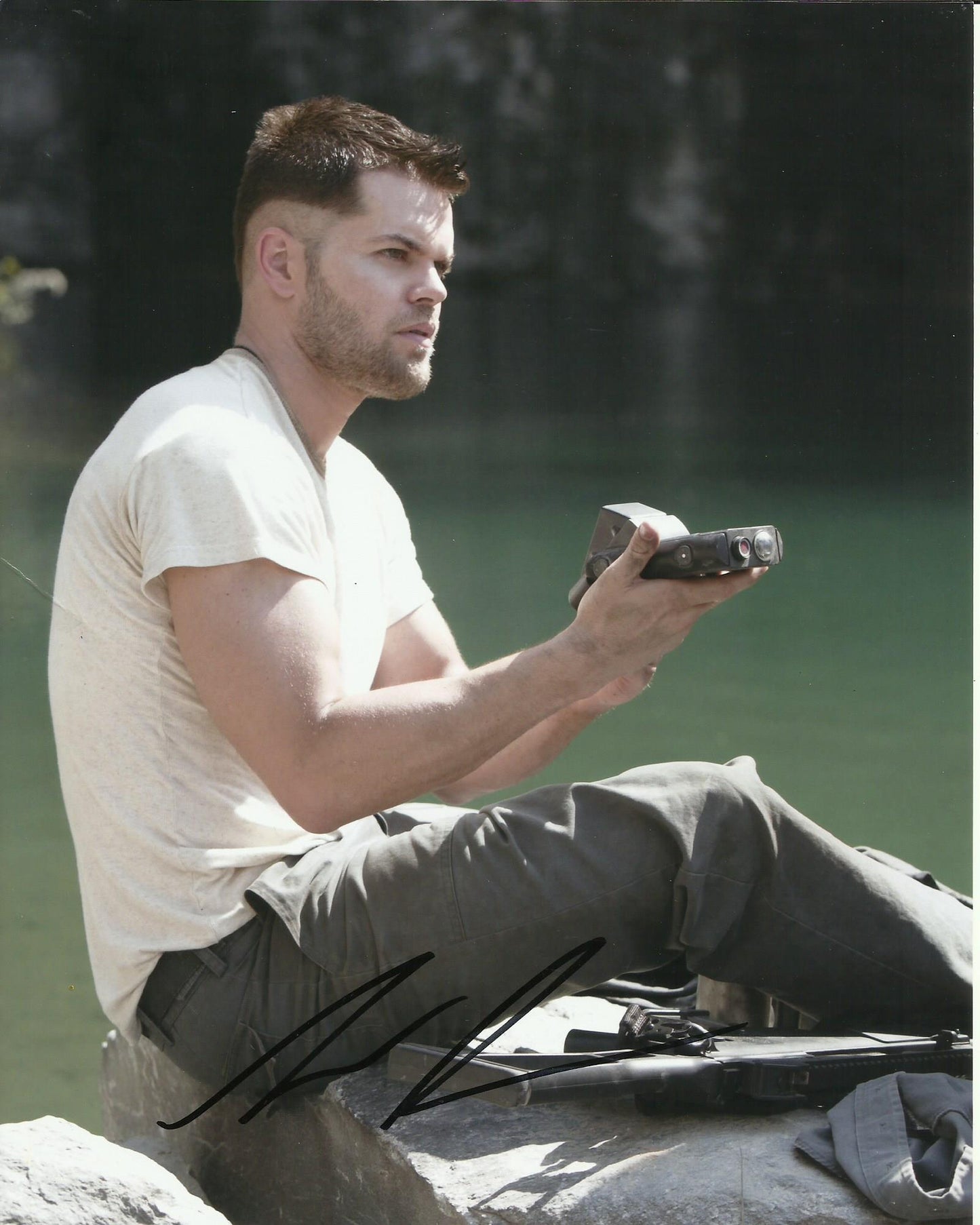 WES CHATHAM  SIGNED COOL 8X10 PHOTO (2)