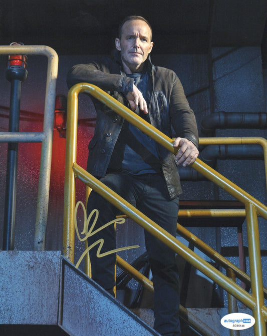CLARK GREGG SIGNED AGENTS OF SHIELD 8X10 PHOTO (3) ALSO ACOA
