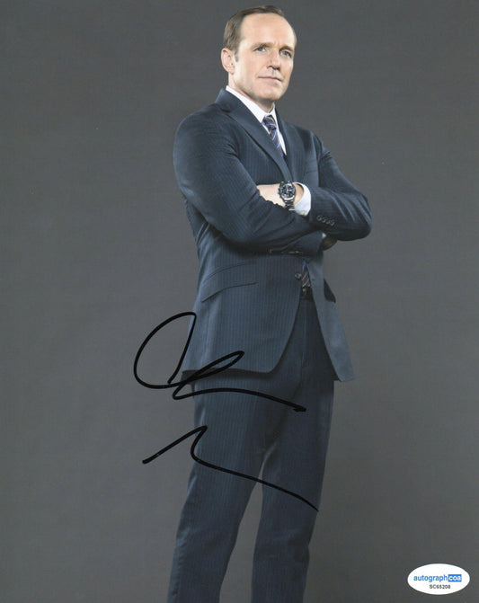 CLARK GREGG SIGNED AGENTS OF SHIELD 8X10 PHOTO (8) ALSO ACOA