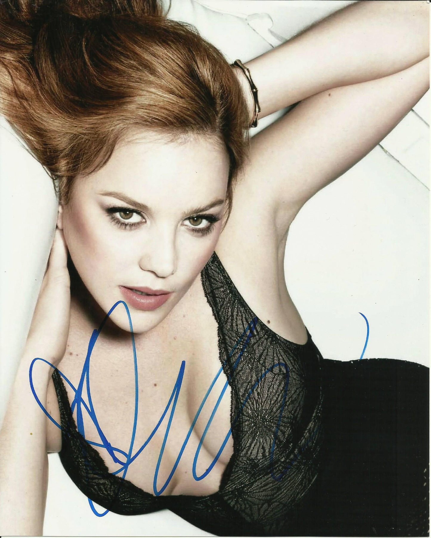 ABBIE CORNISH SIGNED SEXY 10X8 PHOTO (2)