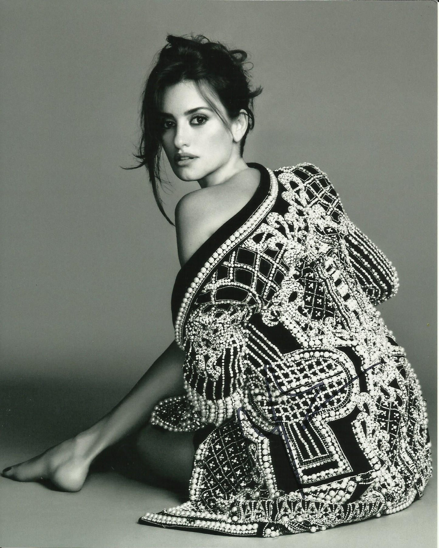 PENELOPE CRUZ SIGNED SEXY 10X8 PHOTO (2)