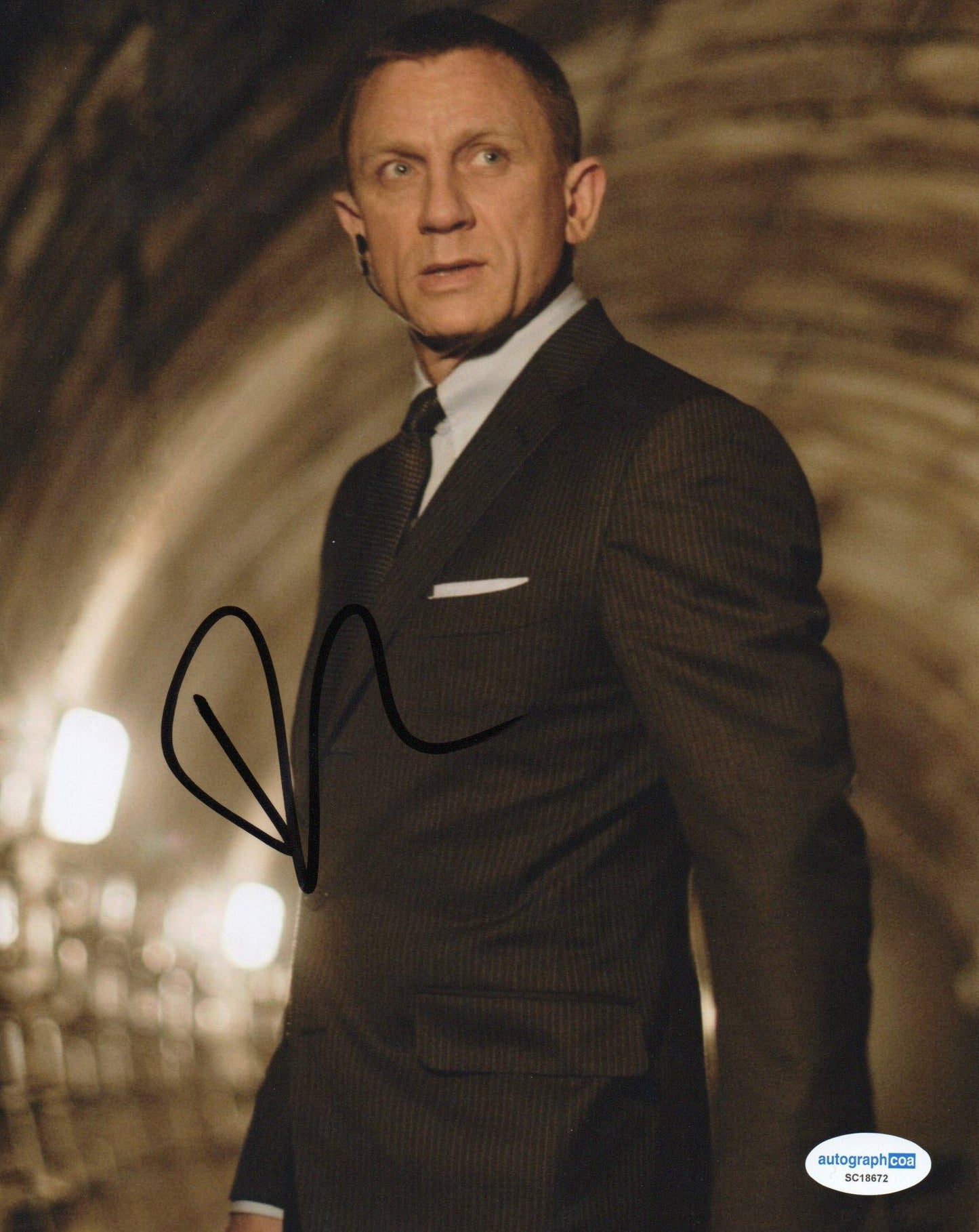 DANIEL CRAIG SIGNED JAMES BOND 8X10 PHOTO ALSO ACOA