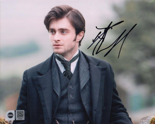 DANIEL RADCLIFFE SIGNED THE WOMAN IN BLACK 8X10 PHOTO (1) ALSO SWAU CERT