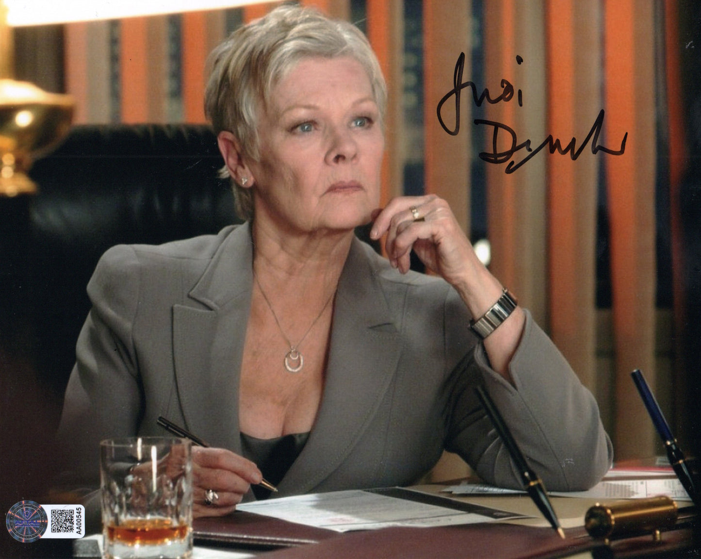 JUDI DENCH SIGNED BOND 10X8 PHOTO (4) ALSO AFTAL AUTHENTICATION