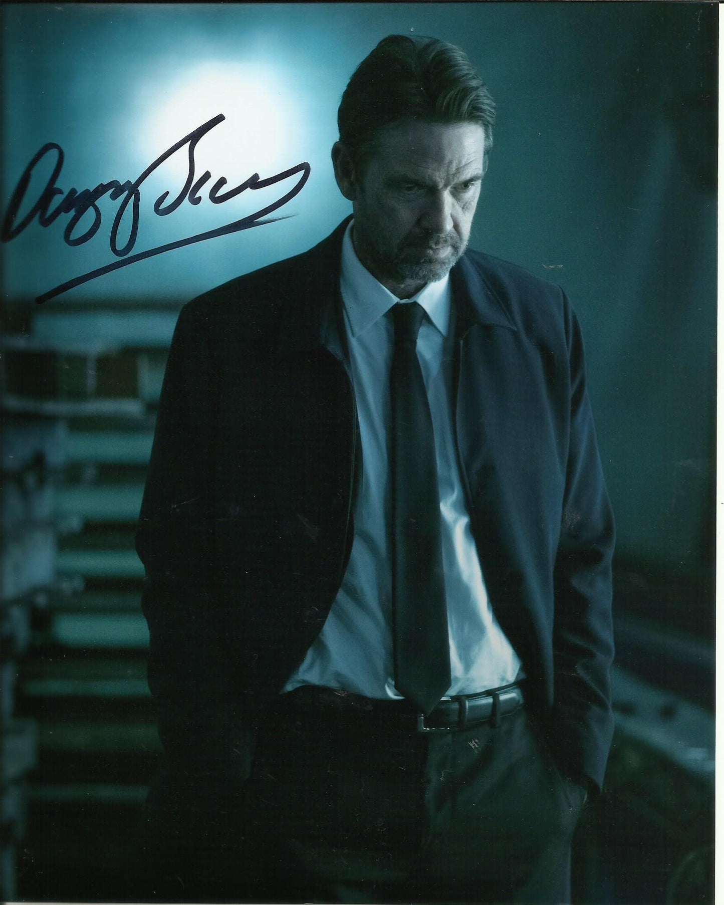 DOUGRAY SCOTT SIGNED BATWOMAN 8X10 PHOTO (1)
