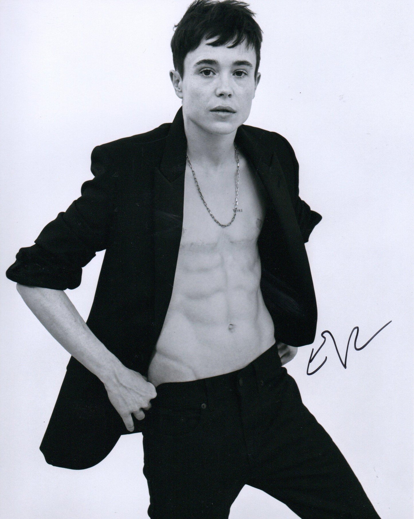 ELLIOT PAGE SIGNED COOL 10X8 PHOTO (2)