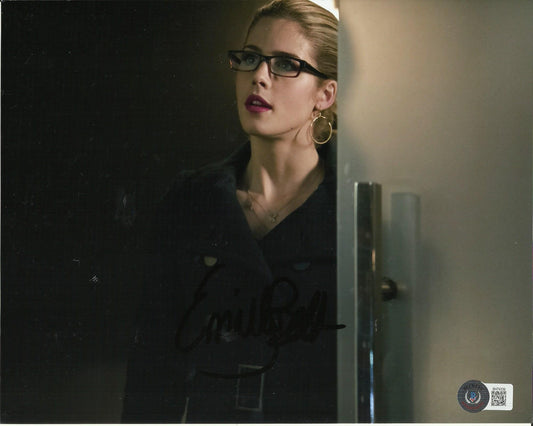 EMILY BETT RICKARDS SIGNED ARROW 10X8 PHOTO (3) ALSO BECKETTS COA