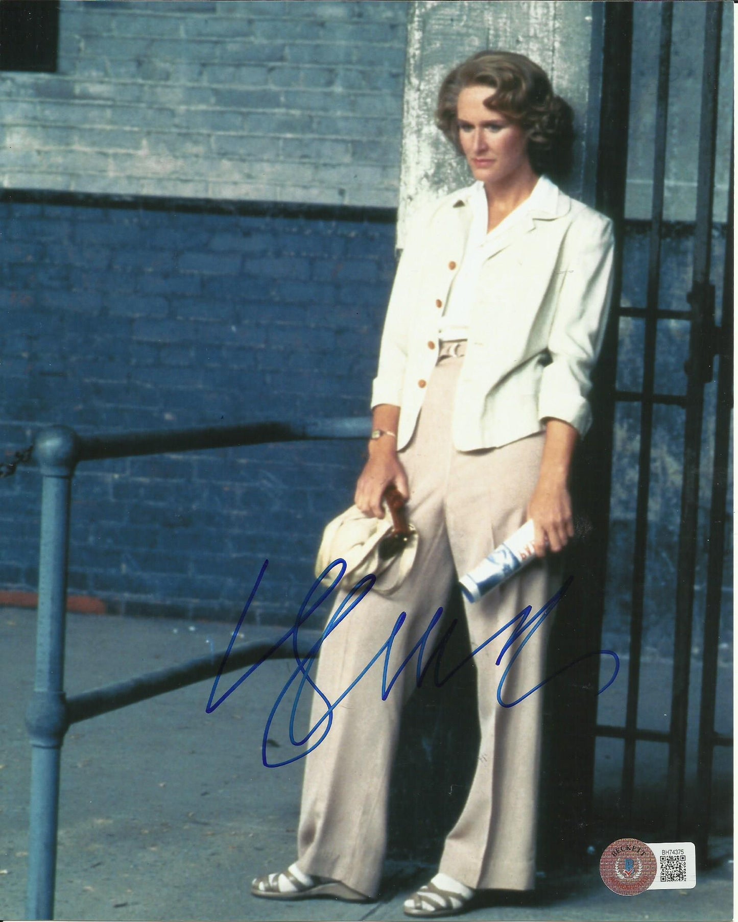 GLENN CLOSE SIGNED THE NATURAL 10X8 PHOTO  ALSO BECKETTS COA
