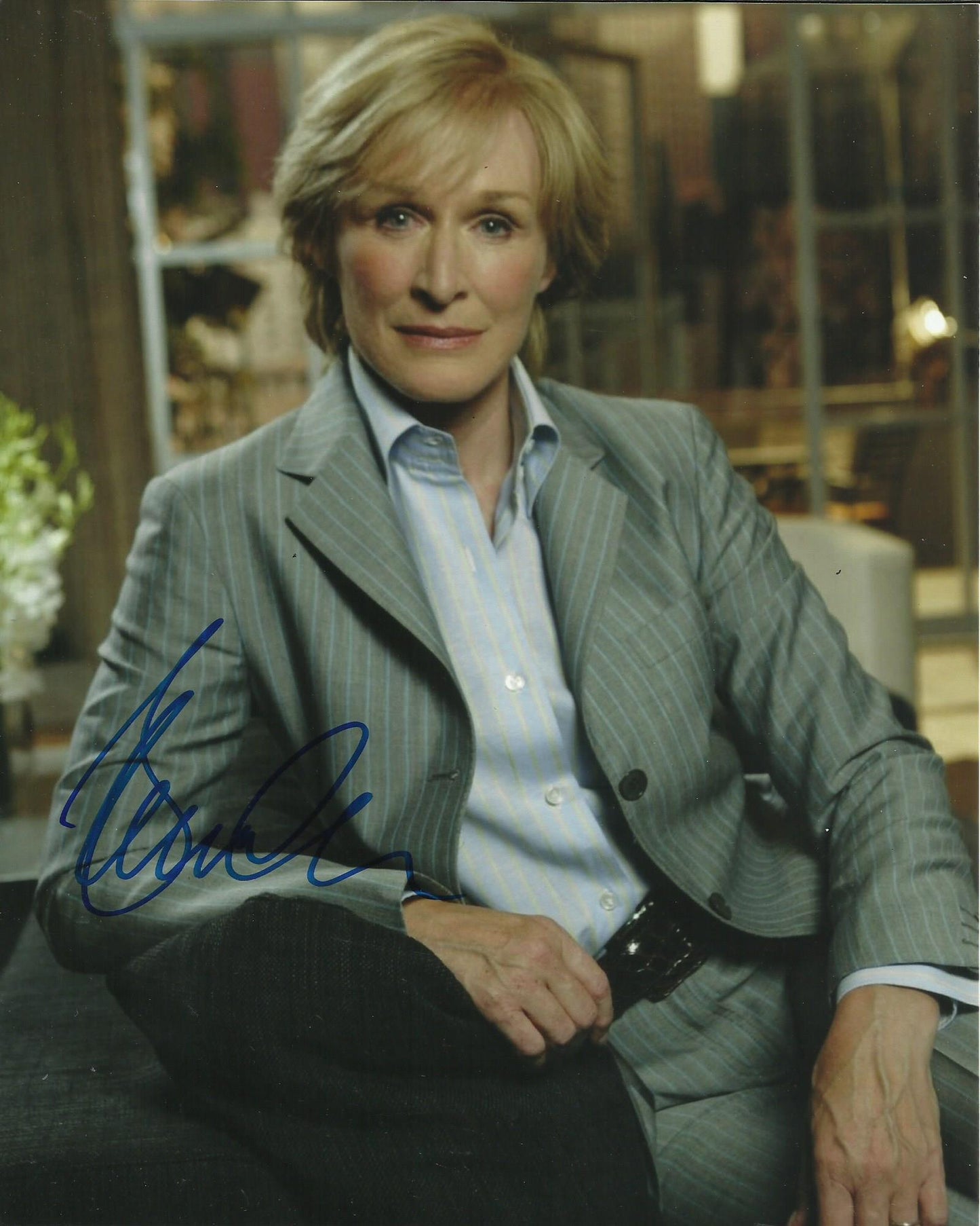 GLENN CLOSE SIGNED 10X8 PHOTO