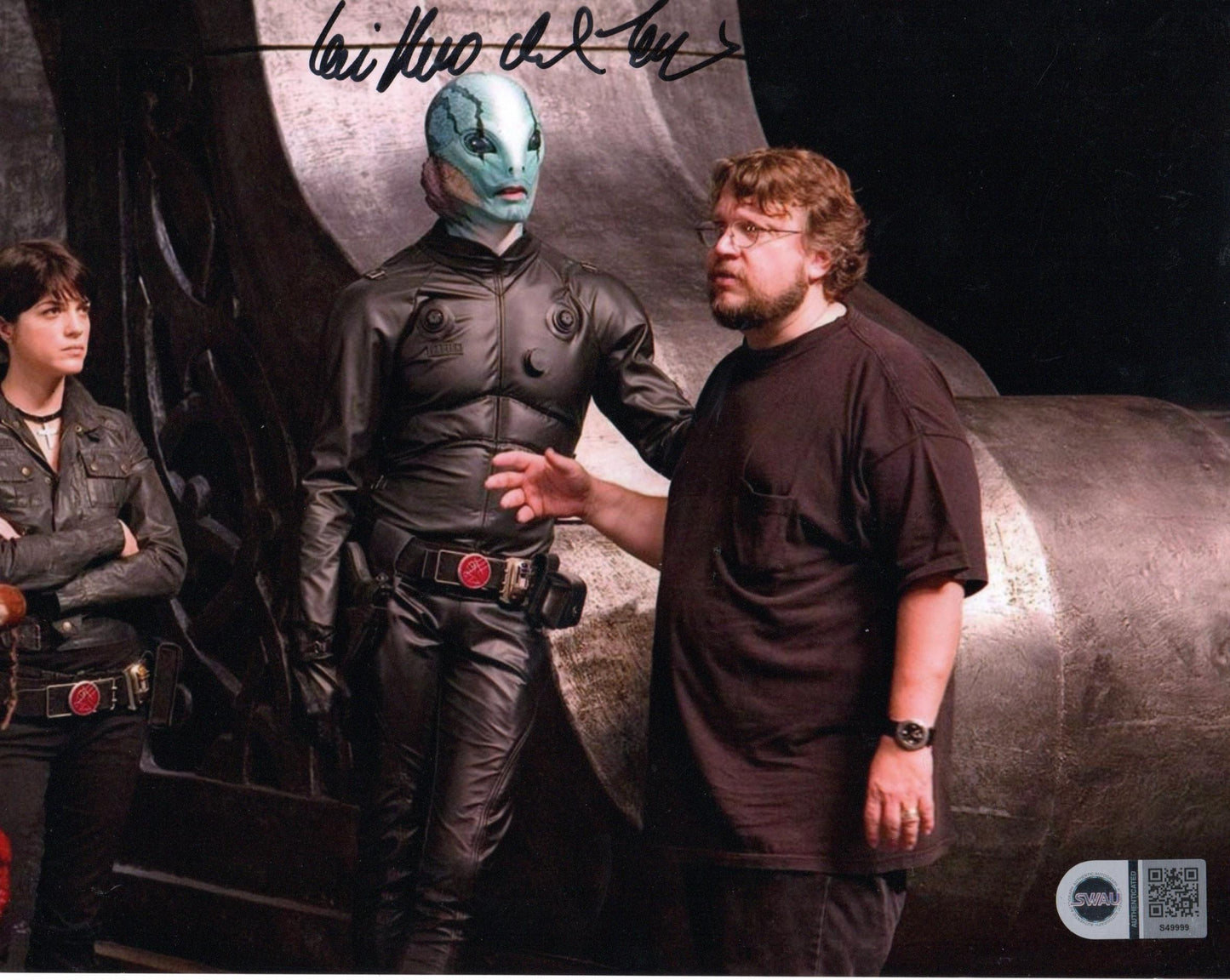 GUILLERMO DEL TORO SIGNED HELL BOY 8X10 PHOTO (1) ALSO SWAU