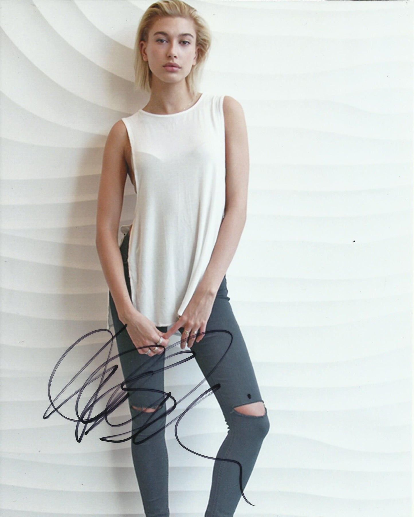 HAILEY BALDWIN BIEBER SIGNED SEXY 10X8 PHOTO (3)