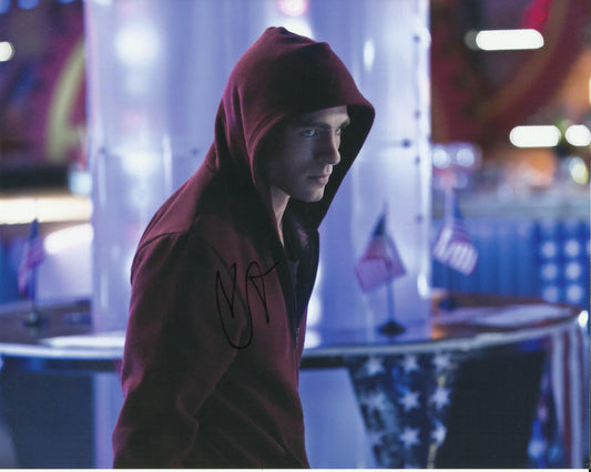 COLTON HAYNES SIGNED ARROW 8X10 PHOTO (3)