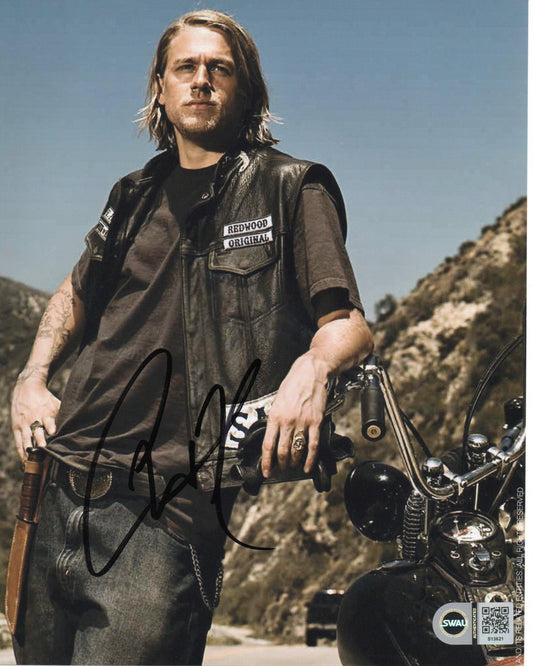 CHARLIE HUNNAM SIGNED SONS OF ANARCHY 8X10 PHOTO (1) ALSO SWAU