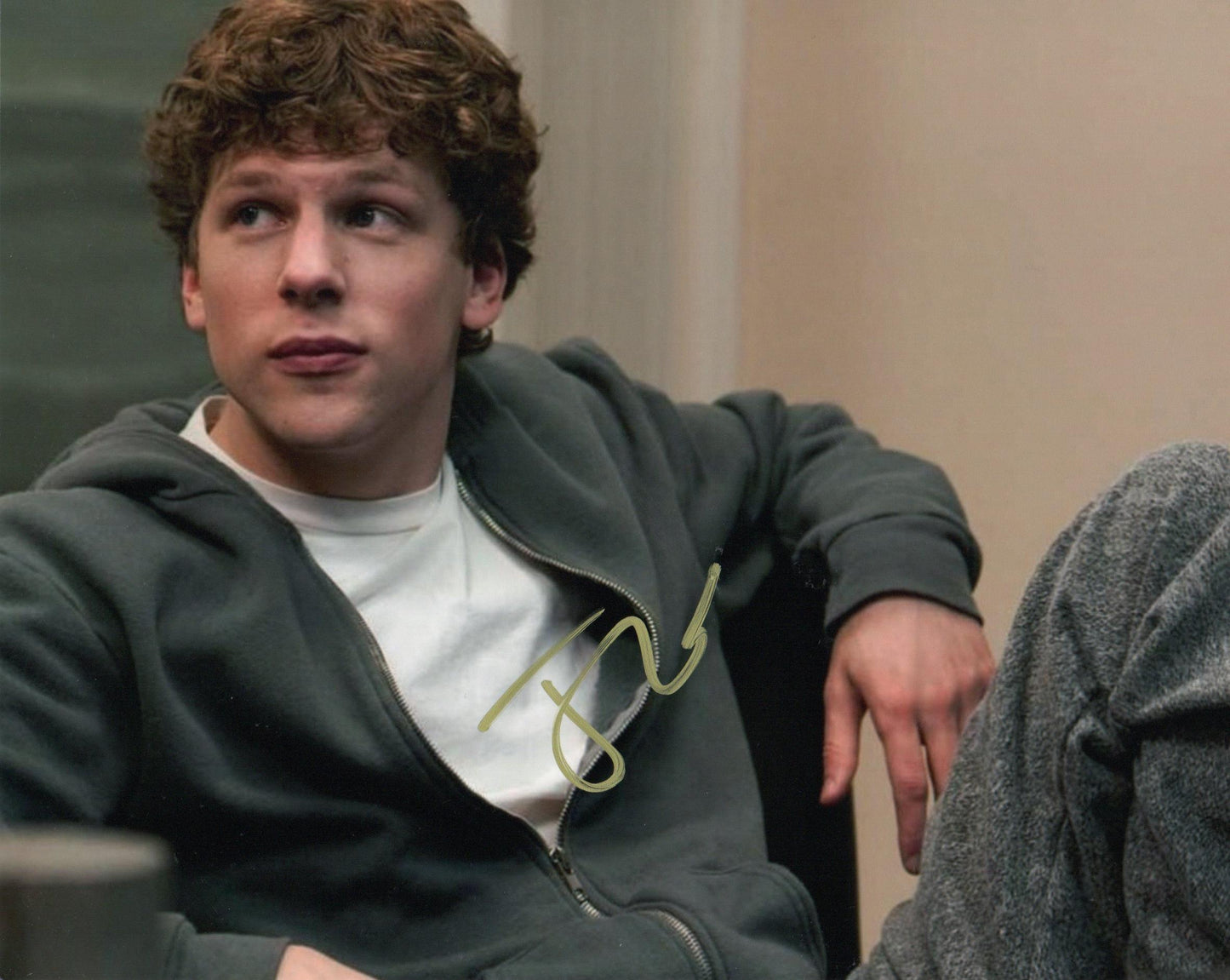 JESSE EISENBERG SIGNED THE SOCIAL NETWORK 8X10 PHOTO (2)