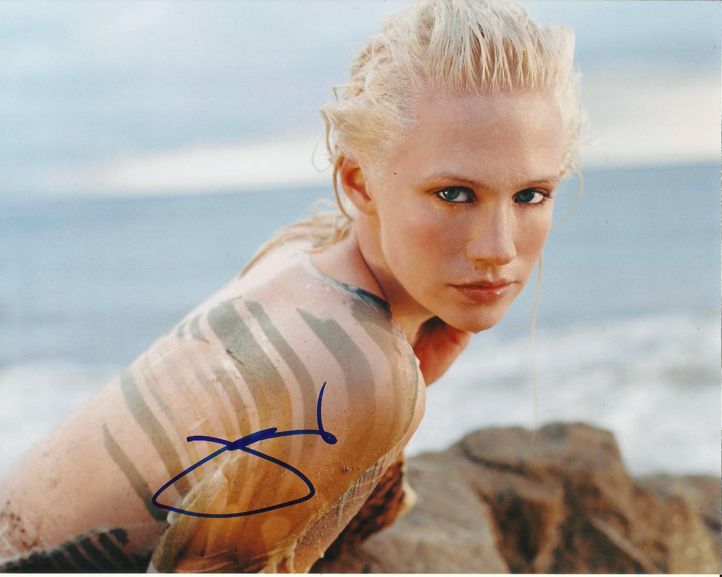 JANUARY JONES SIGNED SEXY 10X8 PHOTO (7)