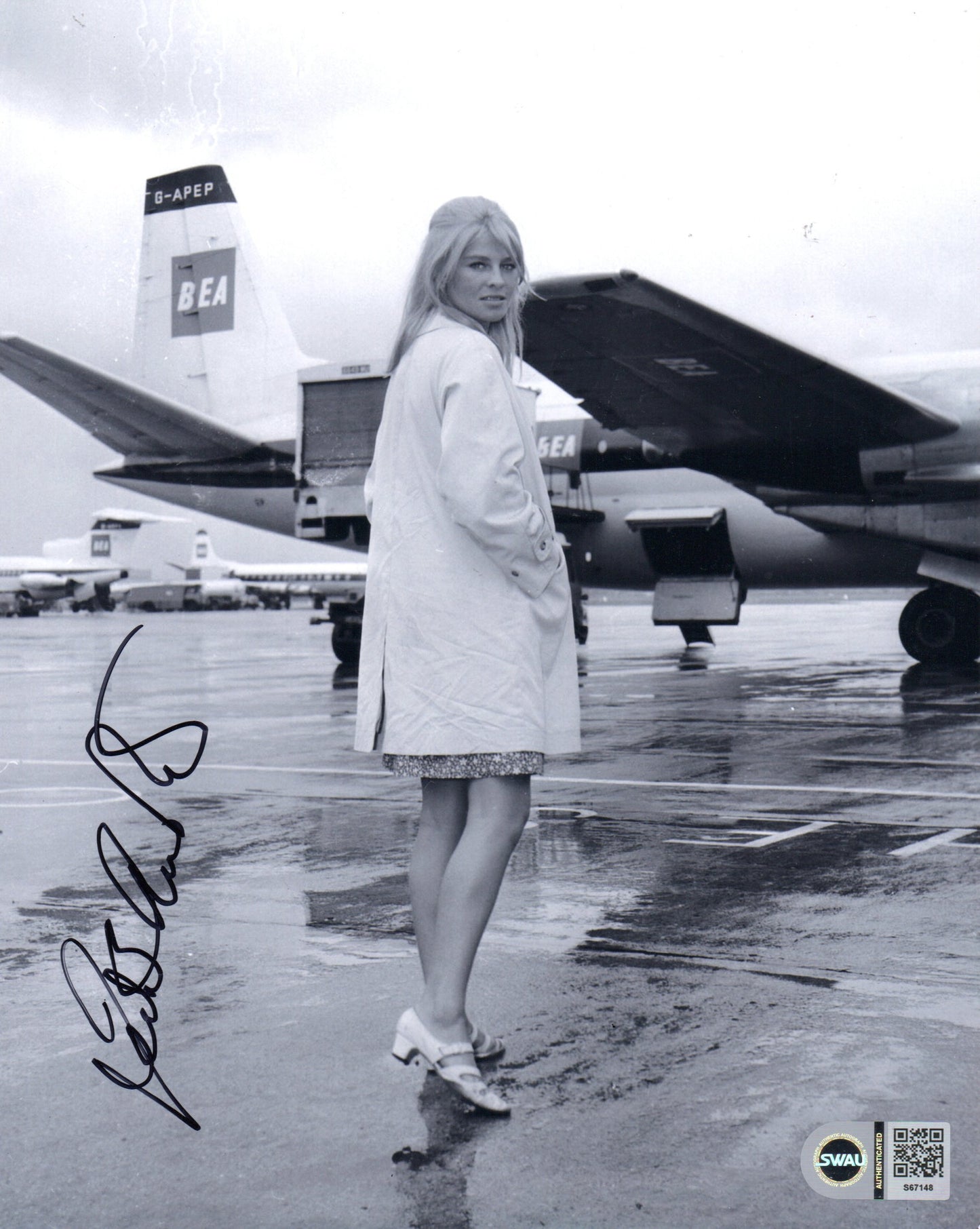 JULIE CHRISTIE SIGNED SEXY YOUNG 10X8 PHOTO (1) ALSO SWAU