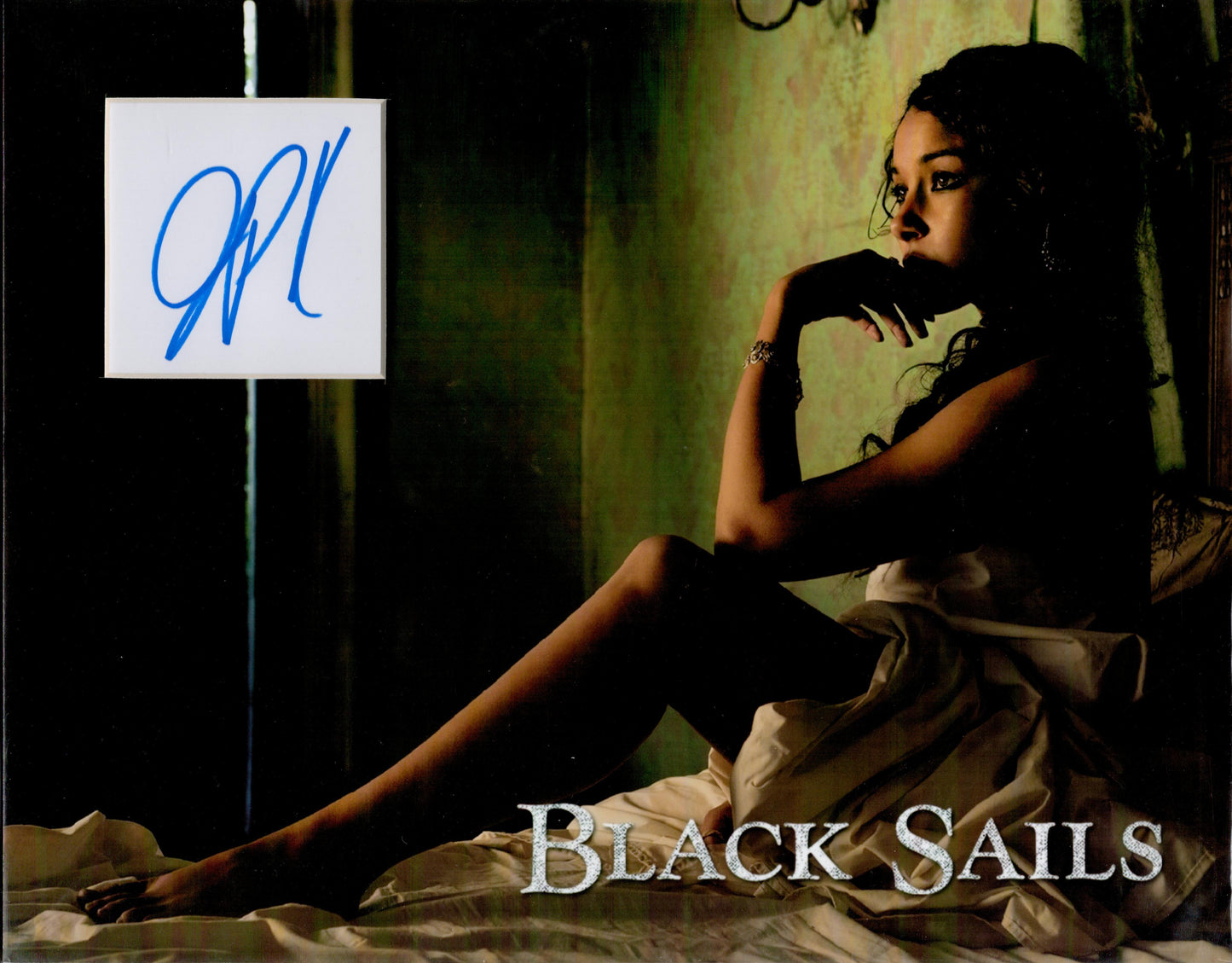 JESSICA PARKER KENNEDY SIGNED 14X11 BLACK SAILS PHOTO MOUNT (1)