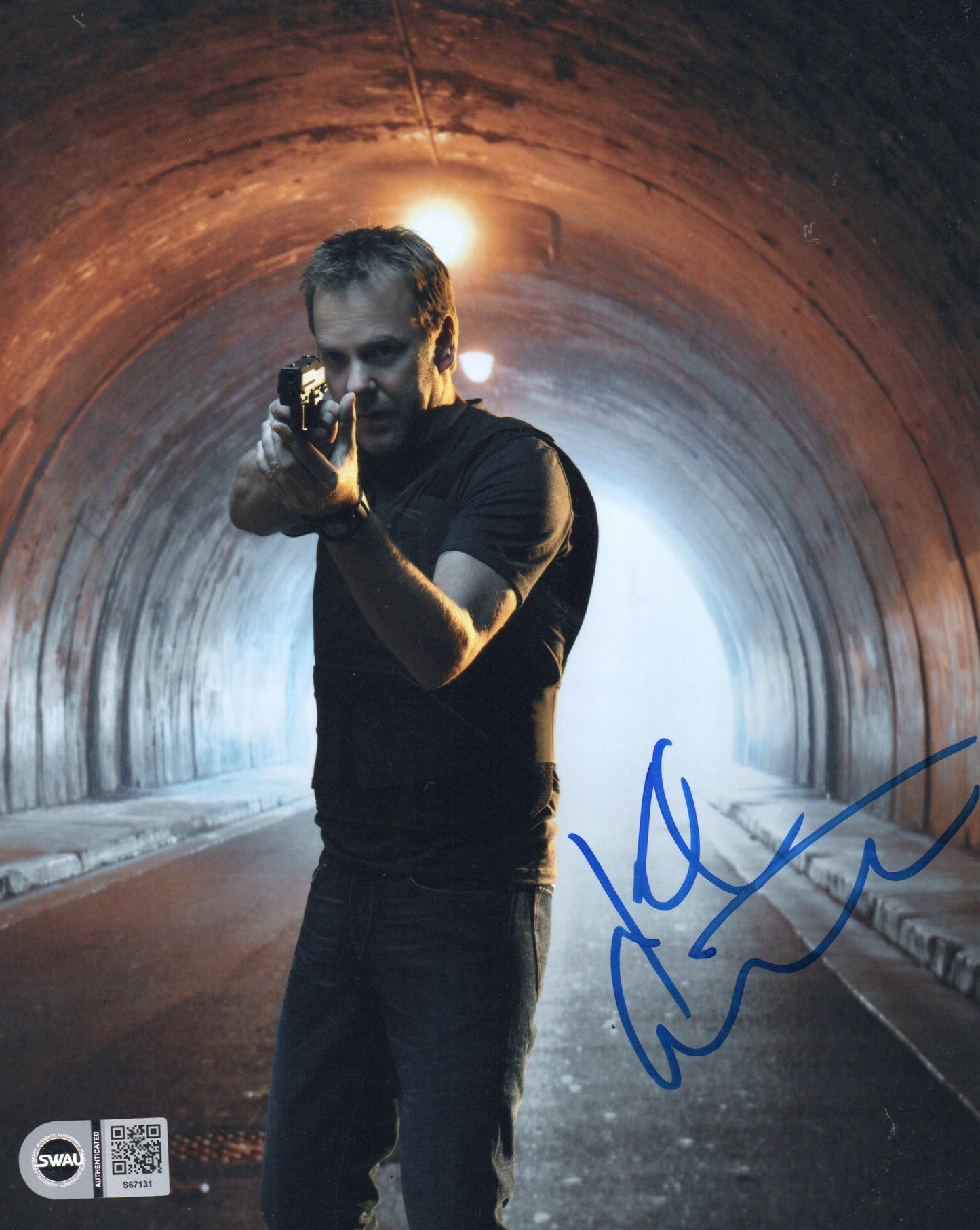 KIEFER SUTHERLAND SIGNED 24 8X10 PHOTO (7) ALSO SWAU