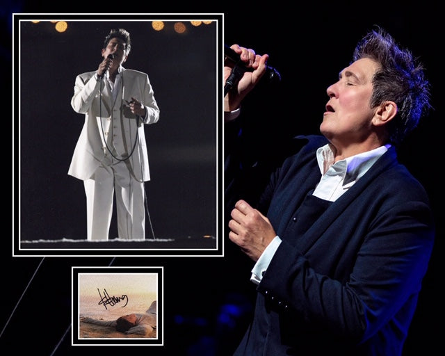 KD LANG SIGNED  PHOTO MOUNT UACC REG 242