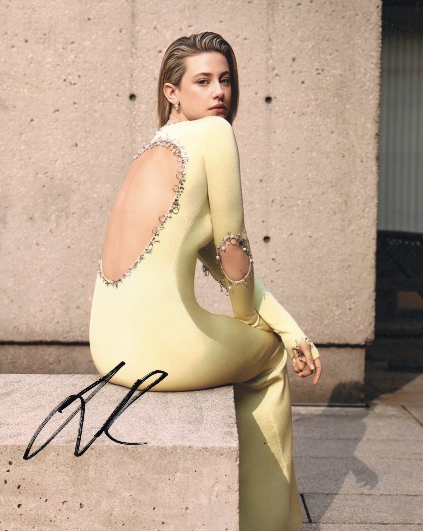 LILI REINHART SIGNED SEXY PHOTO (8)