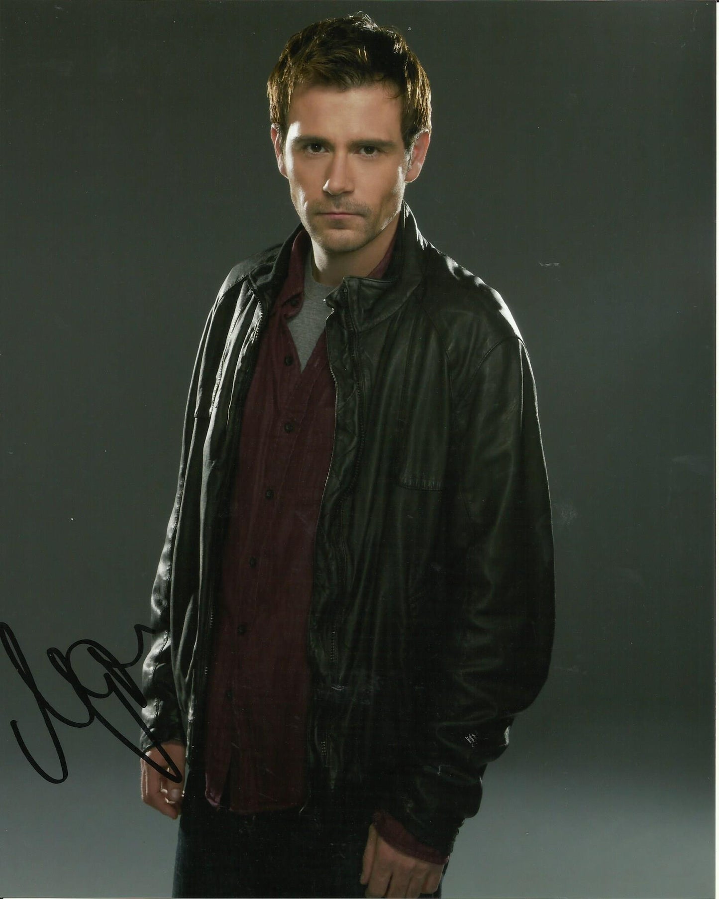 MATT RYAN SIGNED LEGENDS OF TOMORROW 8X10 PHOTO (9)