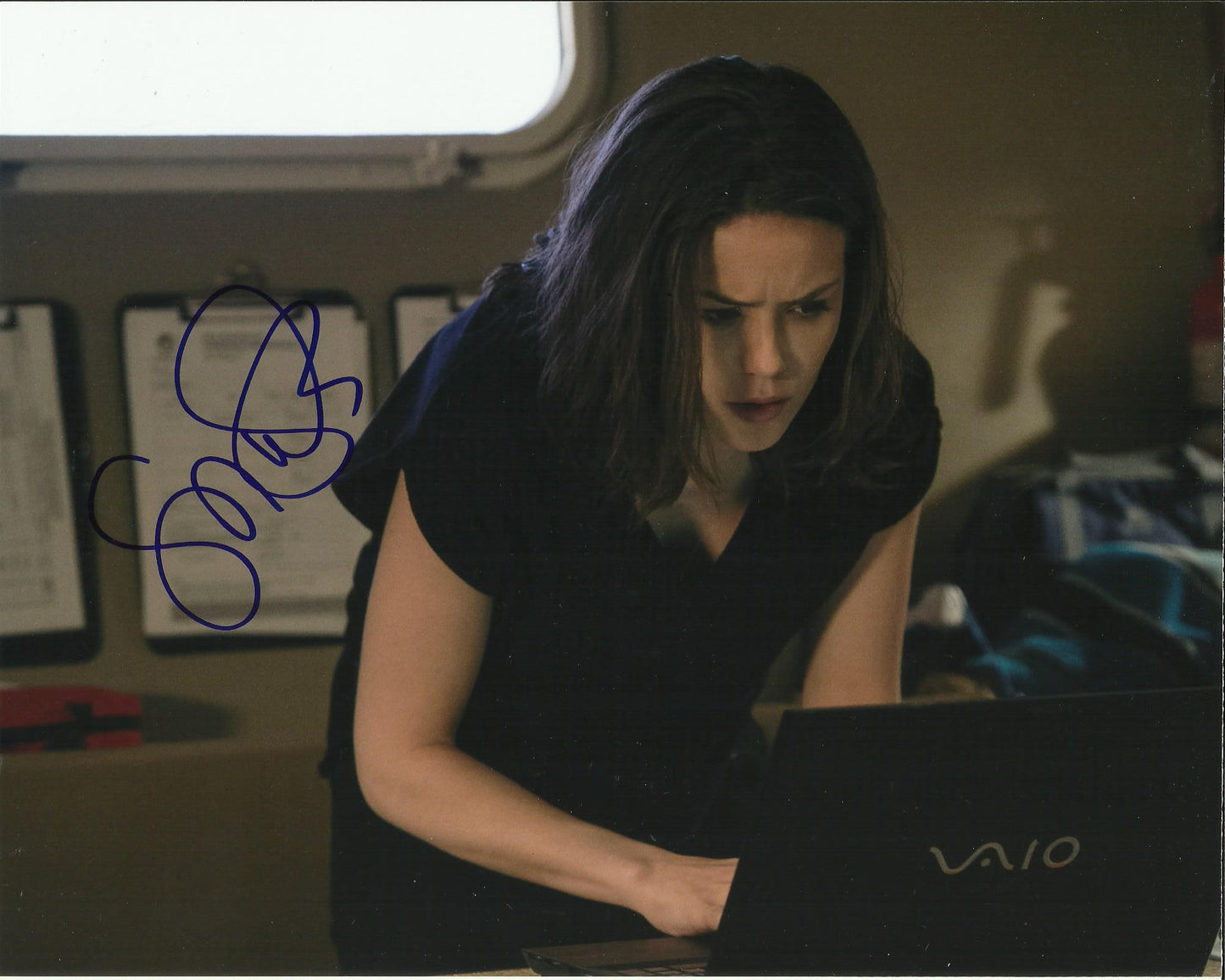 MEGAN BOONE SIGNED THE BLACKLIST 10X8 PHOTO (8)