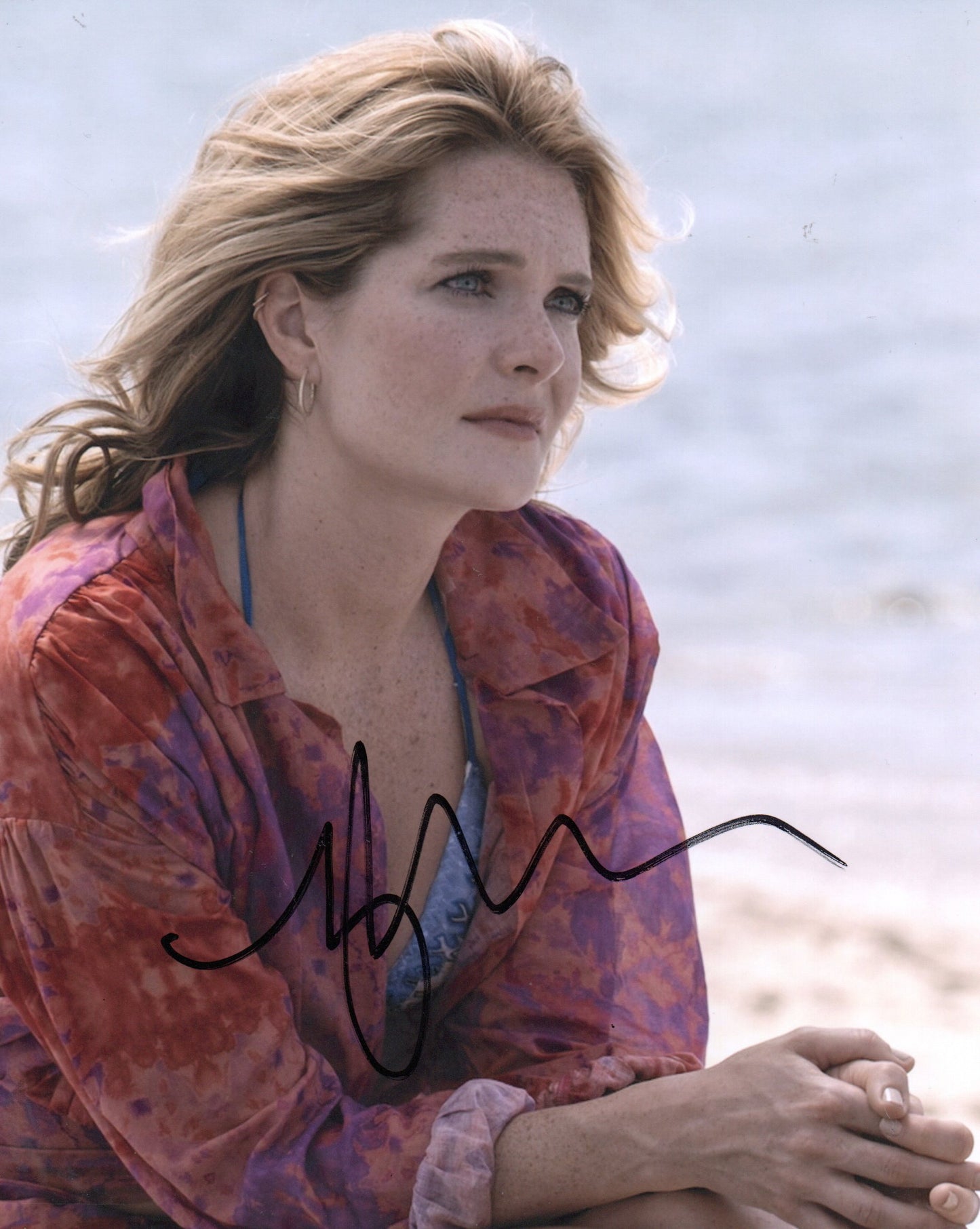 MEGHANN FAHY SIGNED THE WHITE LOTUS 10X8 PHOTO (2)