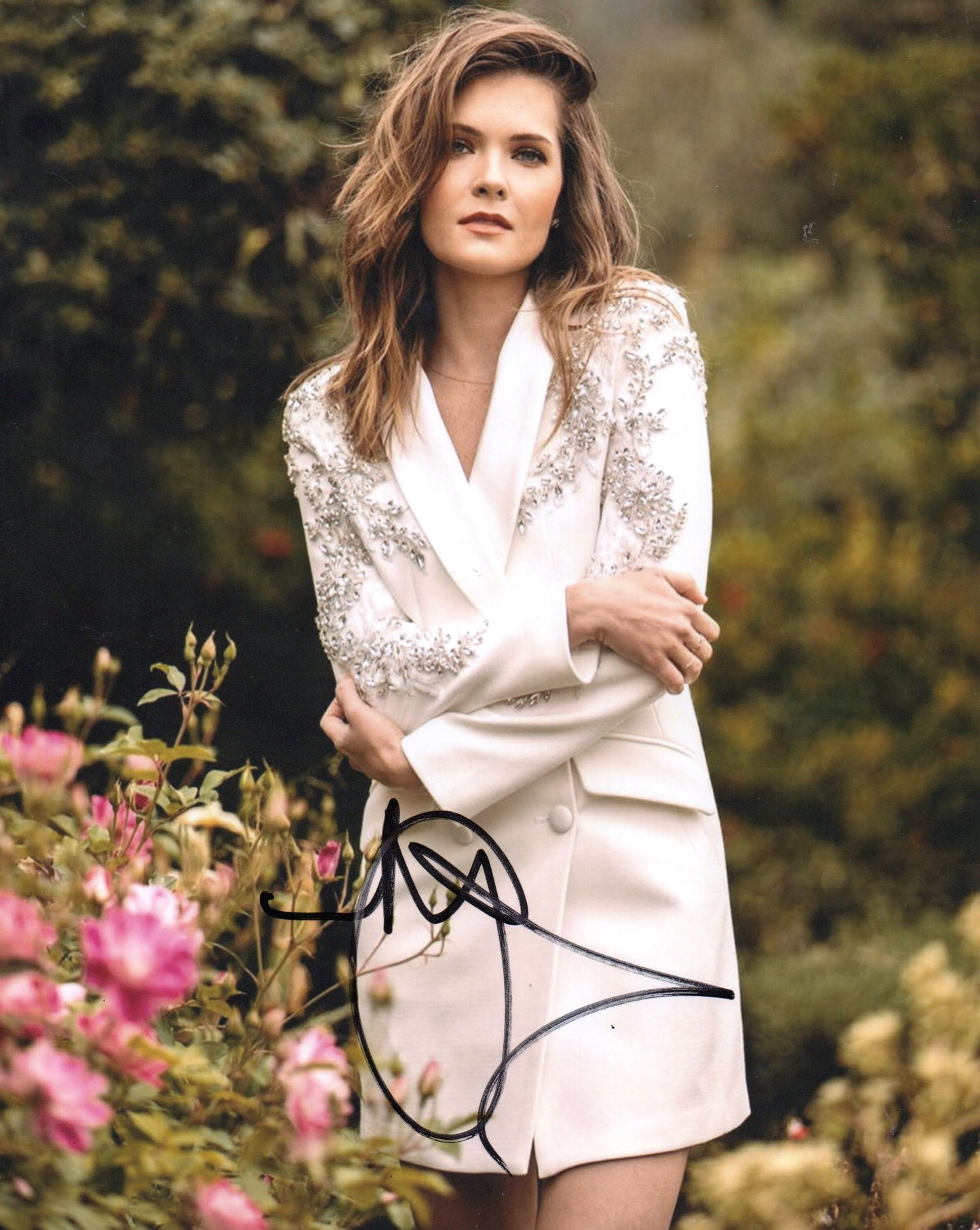 MEGHANN FAHY SIGNED THE WHITE LOTUS 10X8 PHOTO (2)