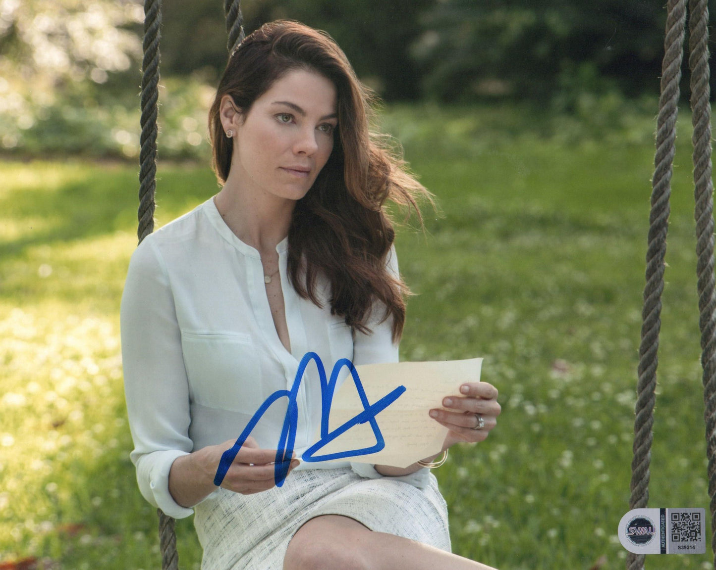 MICHELLE MONAGHAN SIGNED SEXY 10X8 PHOTO (1) ALSO SWAU