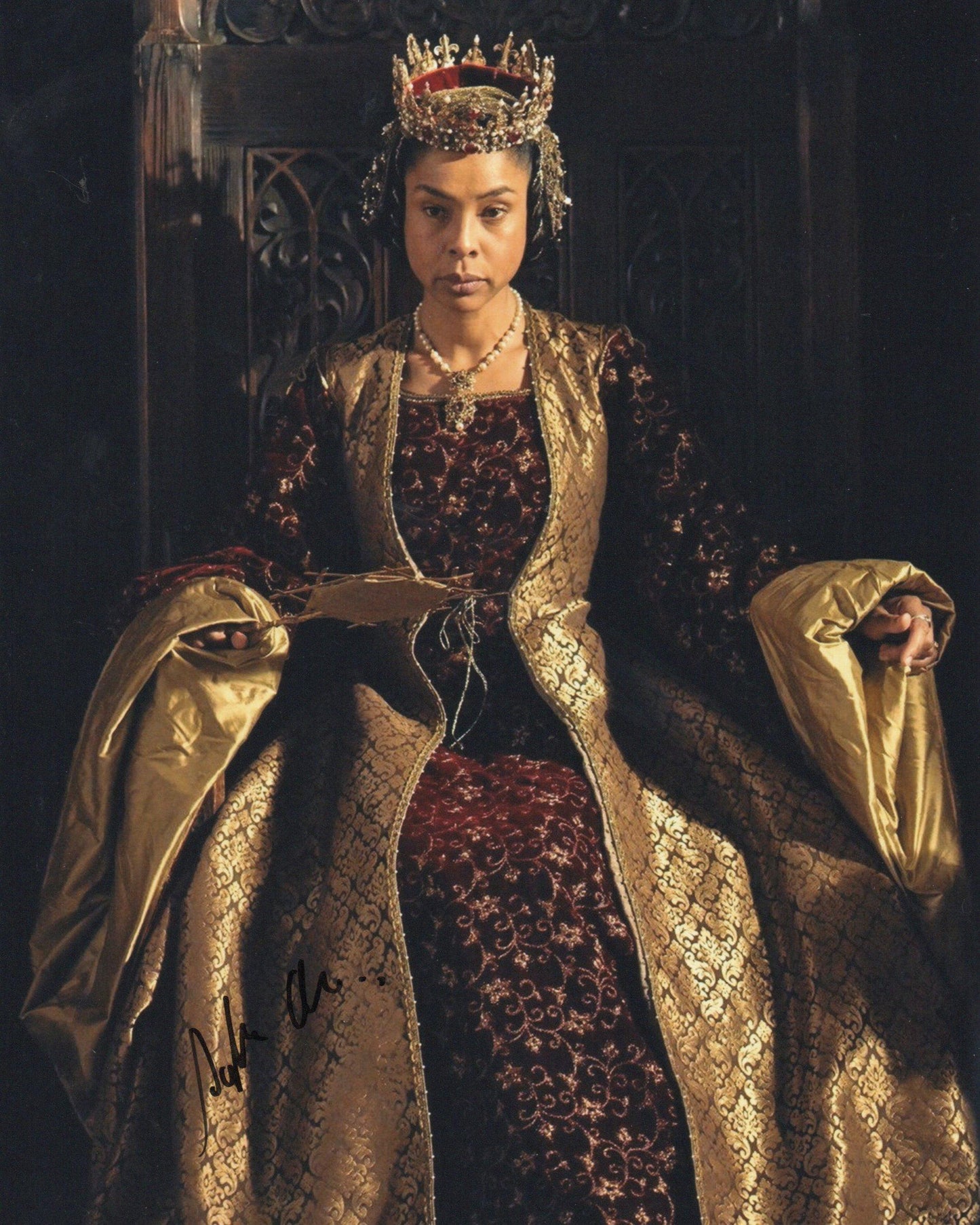 SOPHIE OKONEDO SIGNED THE HOLLOW CROWN 8X10 PHOTO (1)